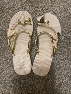 Gold Heart-Strap Women’s Sandals in Blush Pink